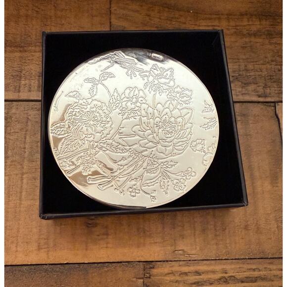 Gucci Flora Compact Mirror Floral Embossed Dragonfly Design with Box Parfume GWP - Picture 2 of 7